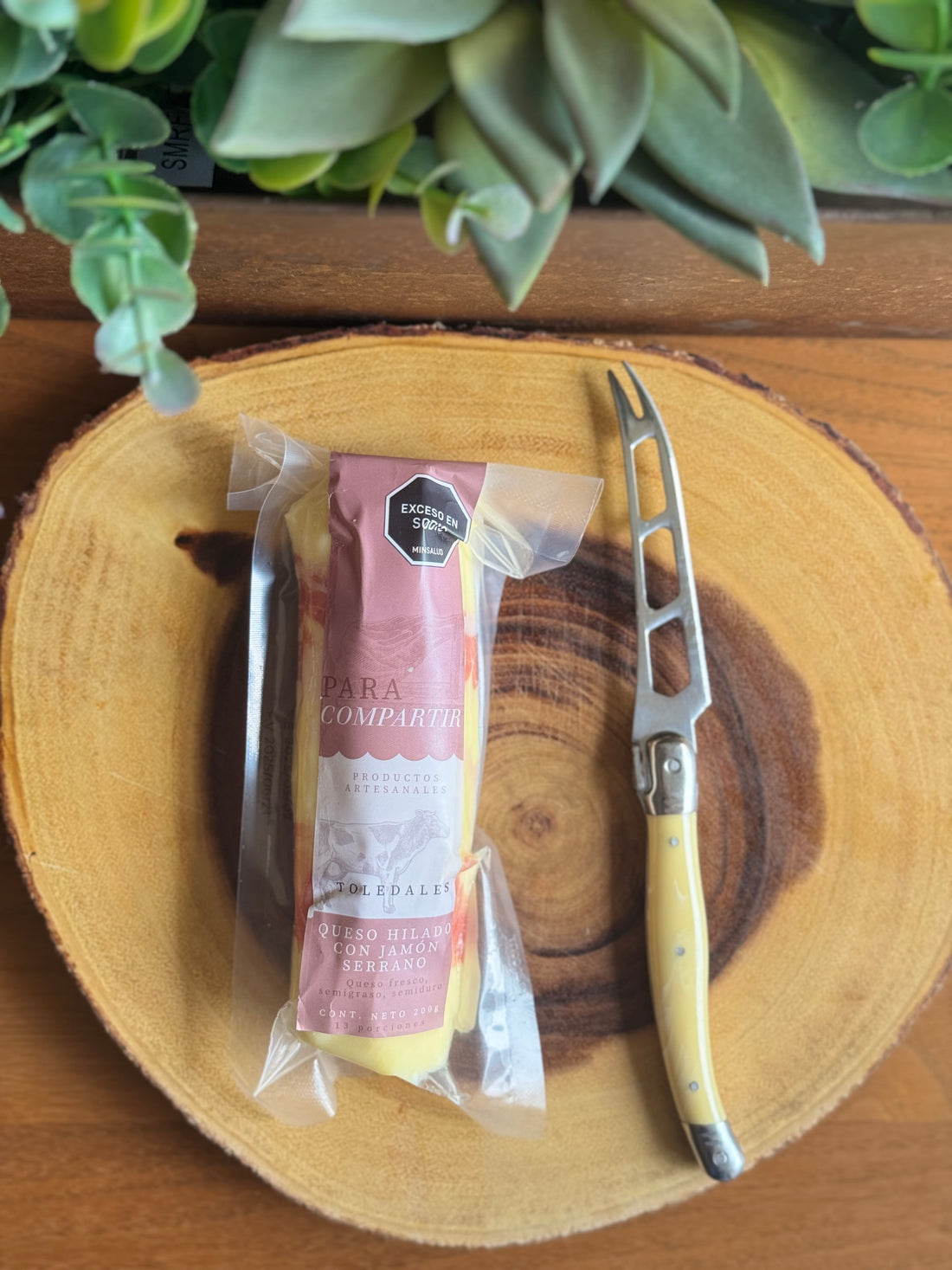 Queso Hilado con Jamón Serrano