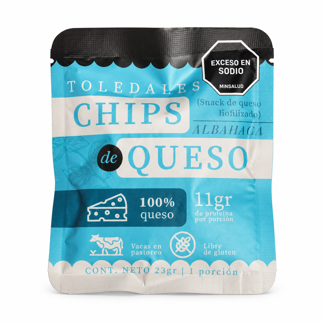 Chips de queso albahaca Toledales de 23 g sobre fondo blanco